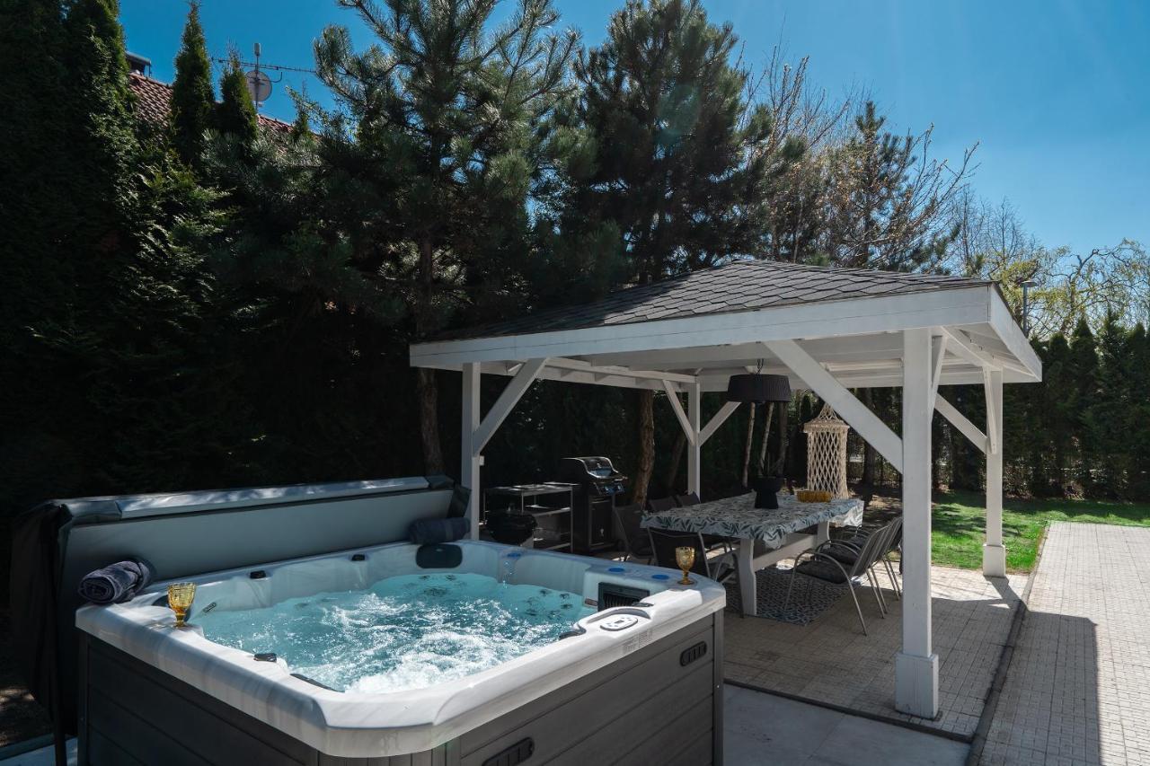 Serenity Prague Villa With Garden Jacuzzi ภายนอก รูปภาพ