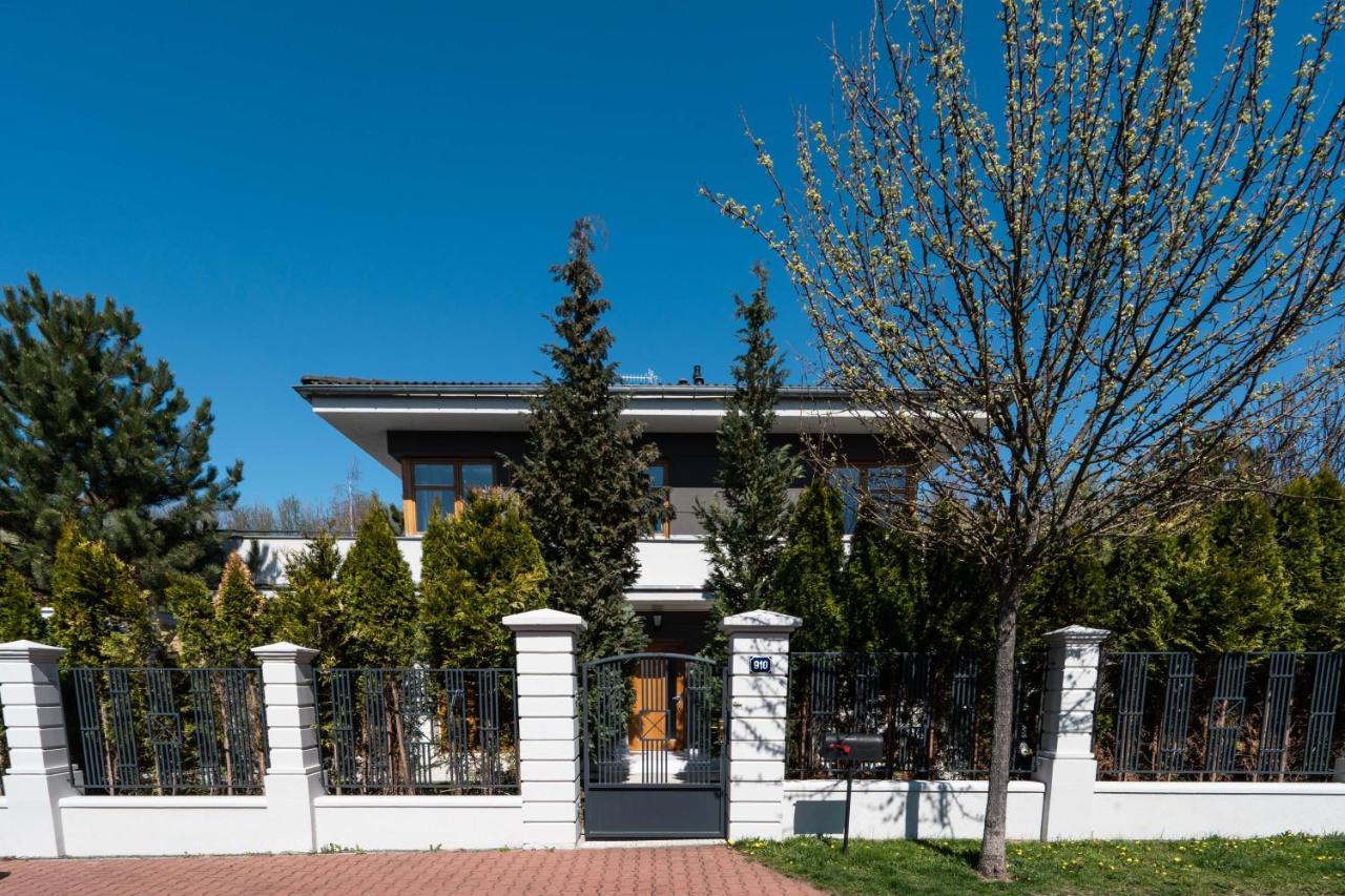 Serenity Prague Villa With Garden Jacuzzi ภายนอก รูปภาพ